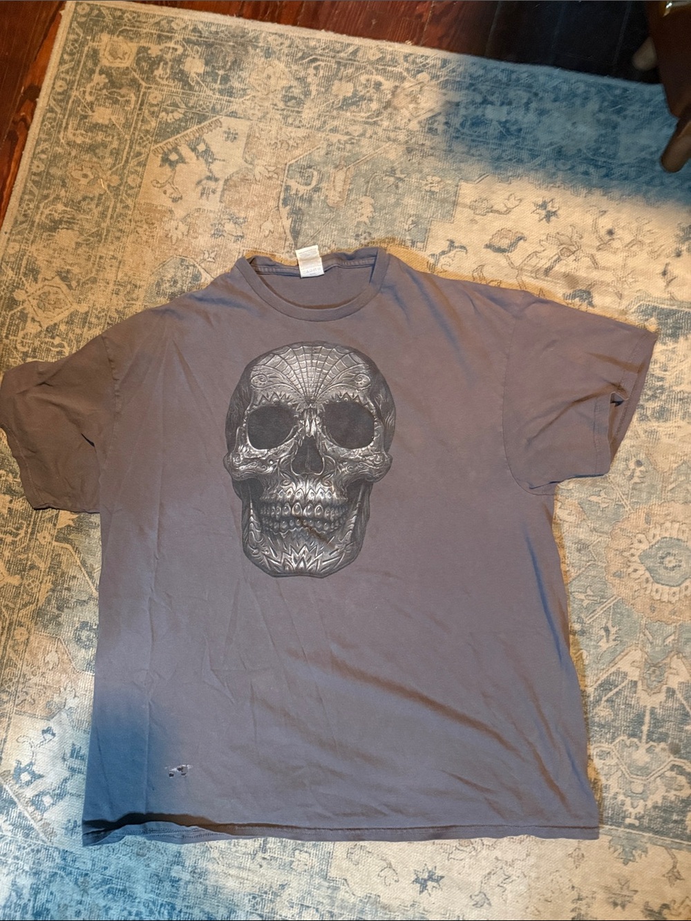 Men's Gray Short Sleeve Skull Graphic Tee